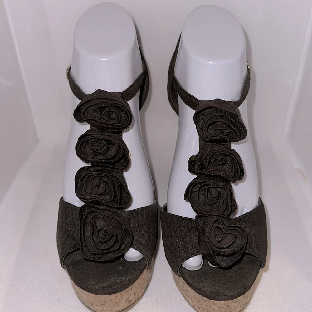 Steve Madden Brown Fabric and Cork Wedges with Rosettes Size 8 - GUC